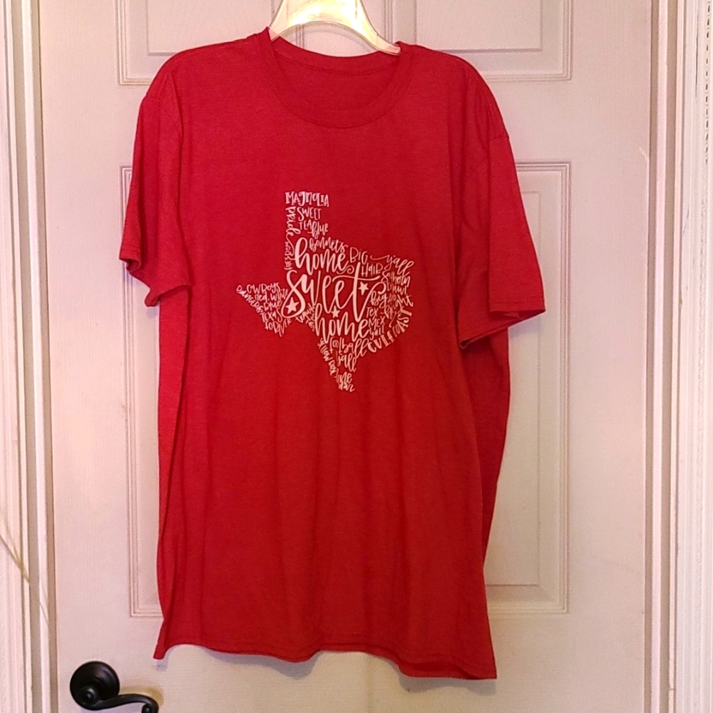 🦇2/$10 Women's plus Texas tshirt